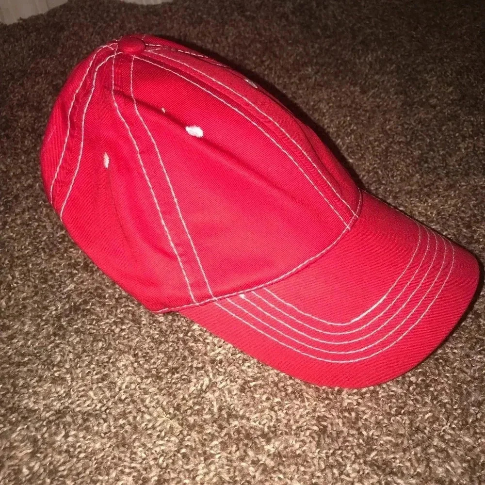🟡Red baseball cap